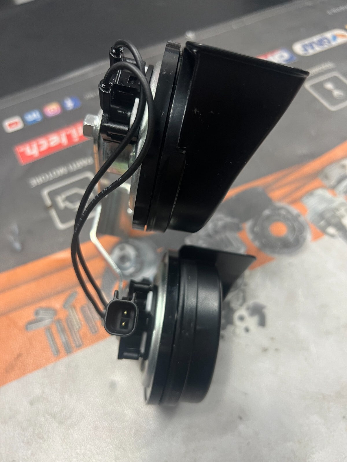 2694271 KIT TROMBE ORIGINALI FORD PER FORD FIESTA 2012 IN POI AV1T-13A803-AD