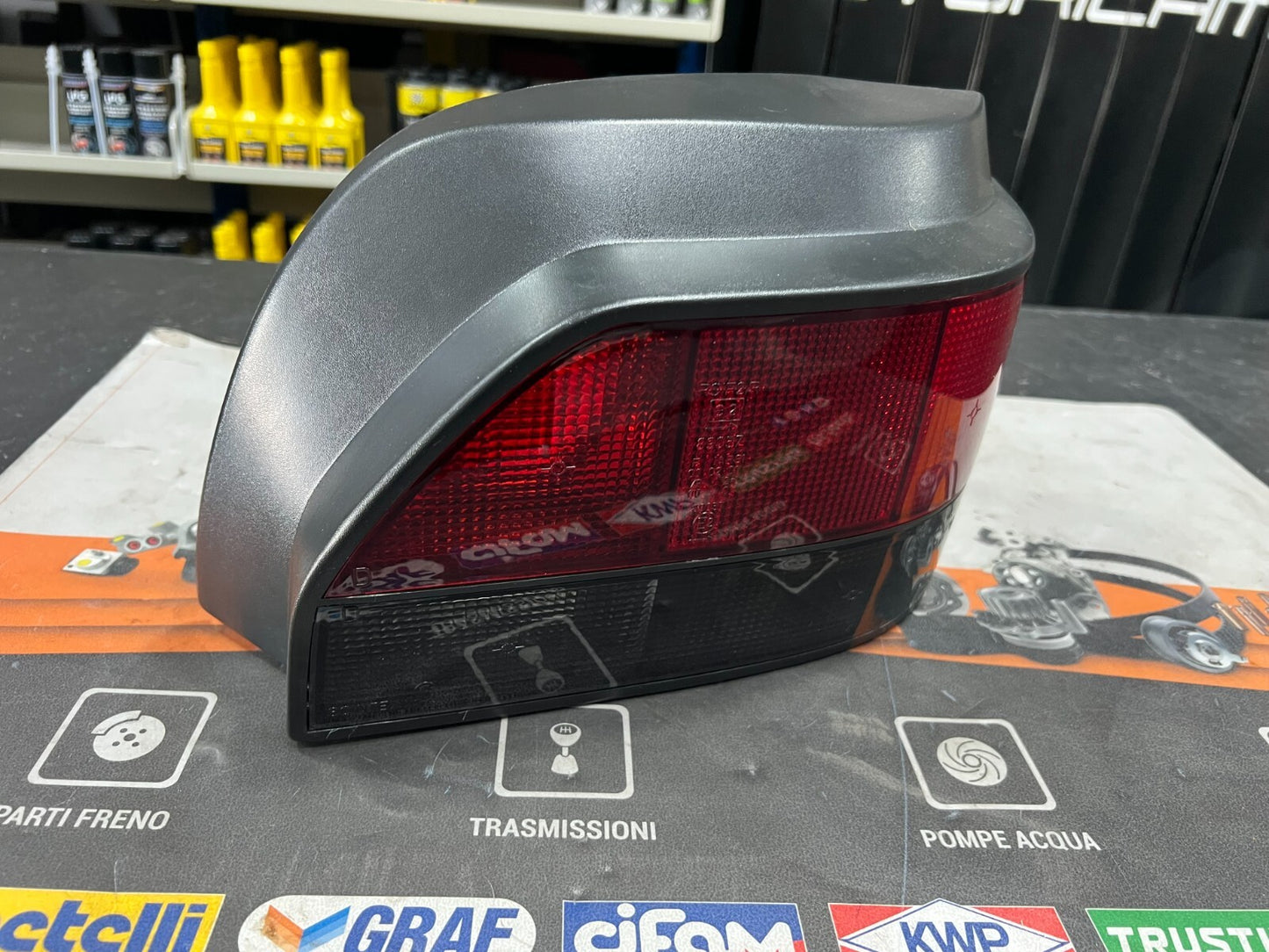 25.7.18.01 FARO FANALE STOP POSTERIORE DESTRO ORIGINALE RENAULT CLIO DA 90 A 94