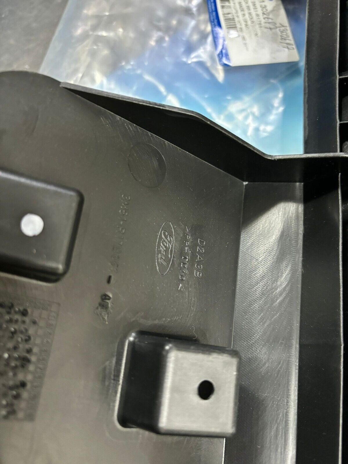 SUPPORTO PARAURTI POSTERIORE COD. 1302697 ORIGINALE FORD