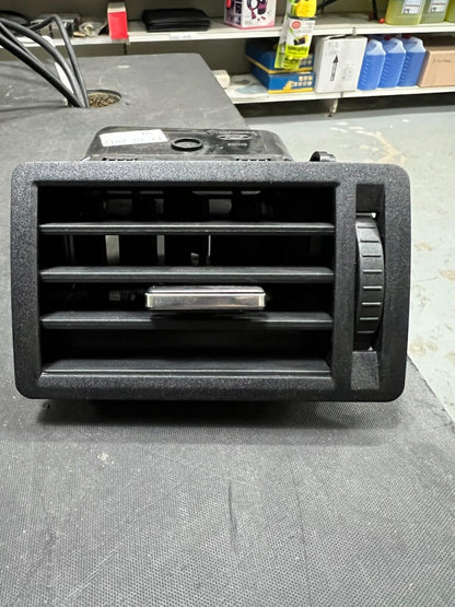 1751124 BOCCHETTA ARIA CONDIZIONATA LATO DESTRO ORIGINALE FORD