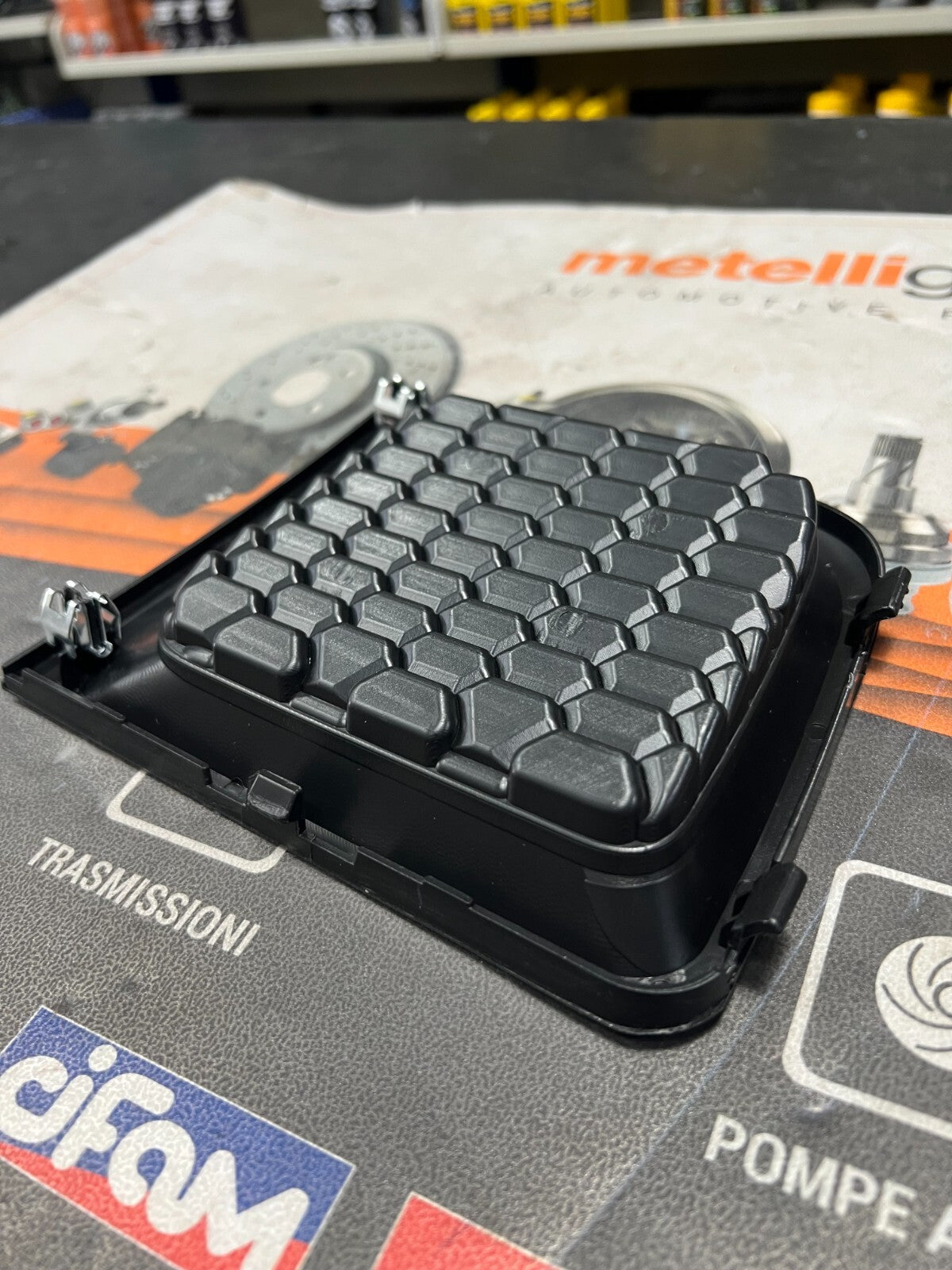 735598591 GRIGLIA PARAURTI ANTERIORE LATO SINISTROJEEP RENEGADE DAL 2014 AL 2018