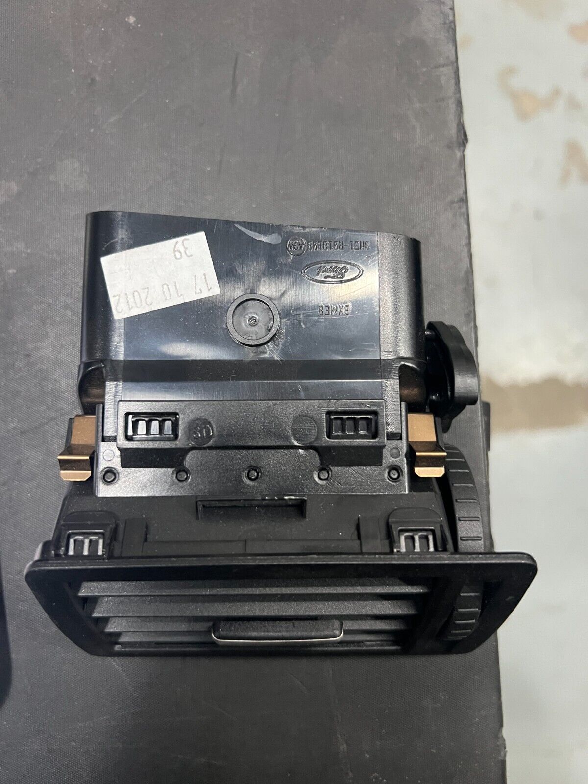 1751124 BOCCHETTA ARIA CONDIZIONATA LATO DESTRO ORIGINALE FORD