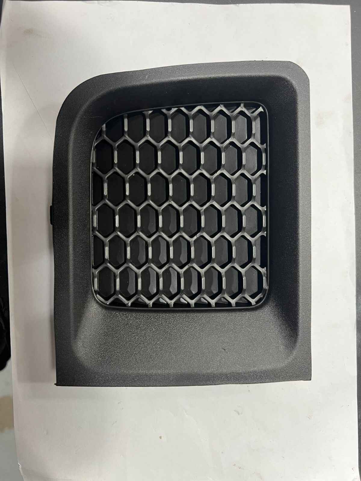 735598592 GRIGLIA PARAURTI ANTERIORE LATO DESTRO JEEP RENEGADE DAL 2014 AL 2018