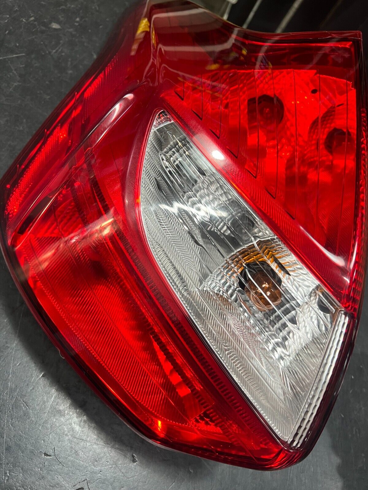 BM51-13405 FARO FANALE STOP POSTERIORE SINISTRO ORIGINALE FORD FOCUS 2010-2014