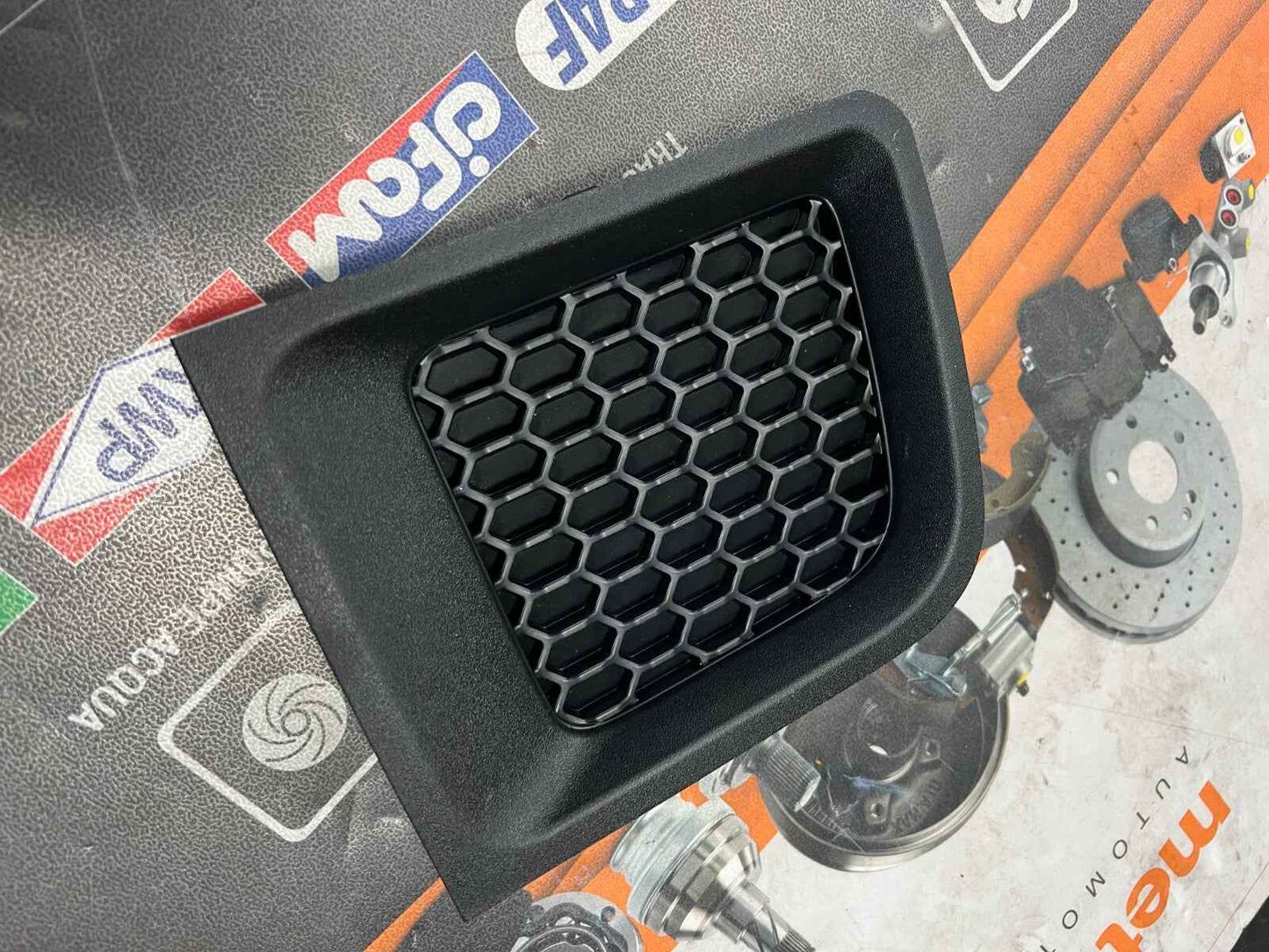 735598591 GRIGLIA PARAURTI ANTERIORE LATO SINISTROJEEP RENEGADE DAL 2014 AL 2018