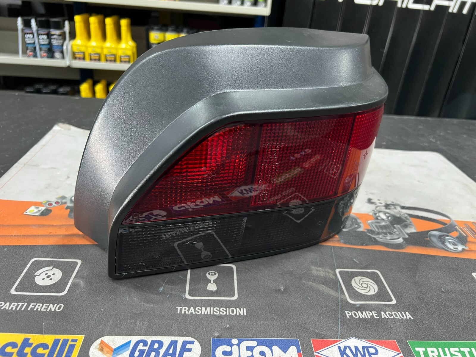 25.7.18.01 FARO FANALE STOP POSTERIORE DESTRO ORIGINALE RENAULT CLIO DA 90 A 94