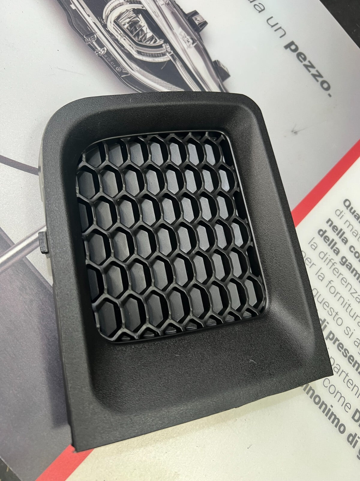 735598592 GRIGLIA PARAURTI ANTERIORE LATO DESTRO JEEP RENEGADE DAL 2014 AL 2018