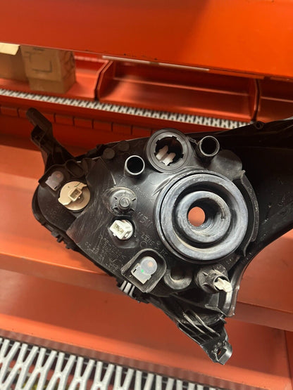 81130-0H011 811300H010 FARO FANALE ANTERIORE DESTRO ORIGINALE TOYOTA